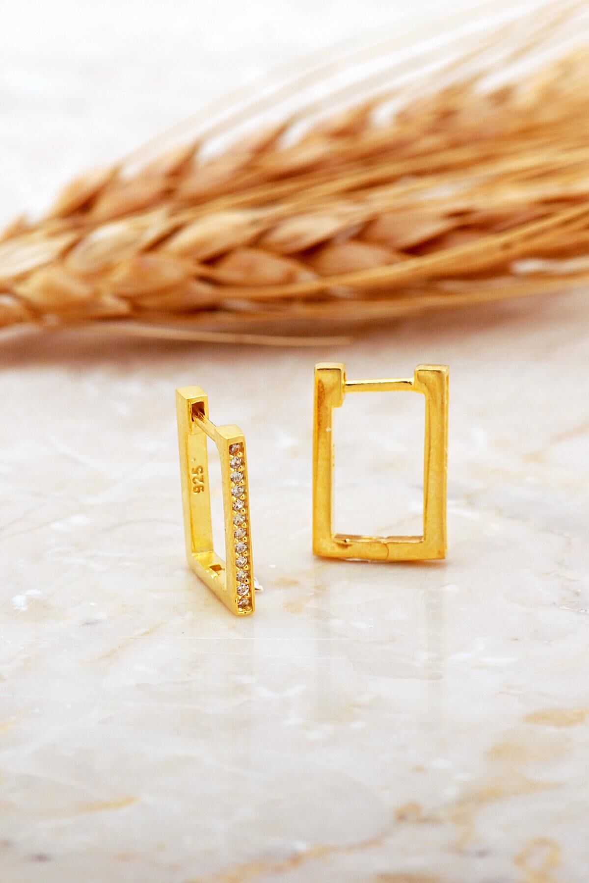 Dikdörtgen Taşlı Altın Kaplama Minimal Gümüş Küpe 7176