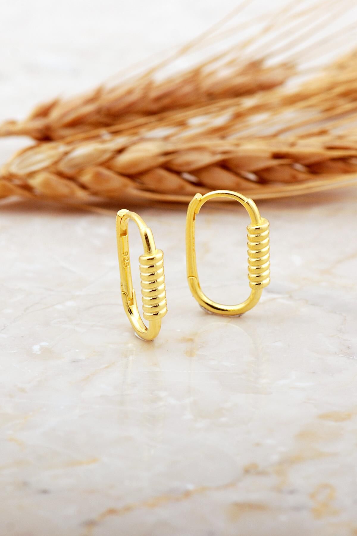 Burgu Altın Kaplama Tasarım Minimal Oval Gümüş Küpe 7179