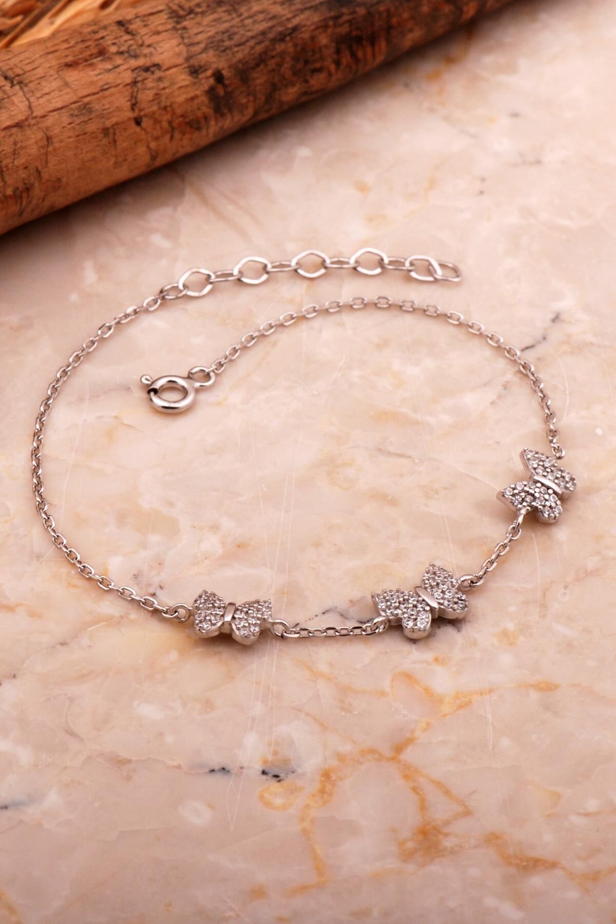 Kelebek Rodyumlu Gümüş Taşlı Bileklik 4580