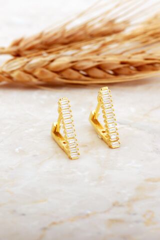 Baget Taşlı Altın Kaplama Orta Boy Üçgen Gümüş Küpe 7182