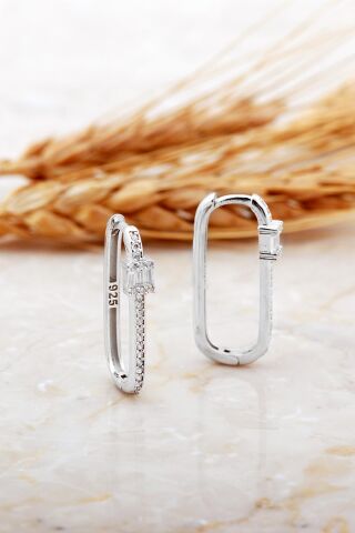 Baget Taşlı Dikdörtgen Rodyumlu Gümüş Küpe 7188