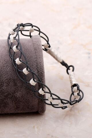 Kazaziye İşlemeli Örgü Gümüş Bileklik 3404