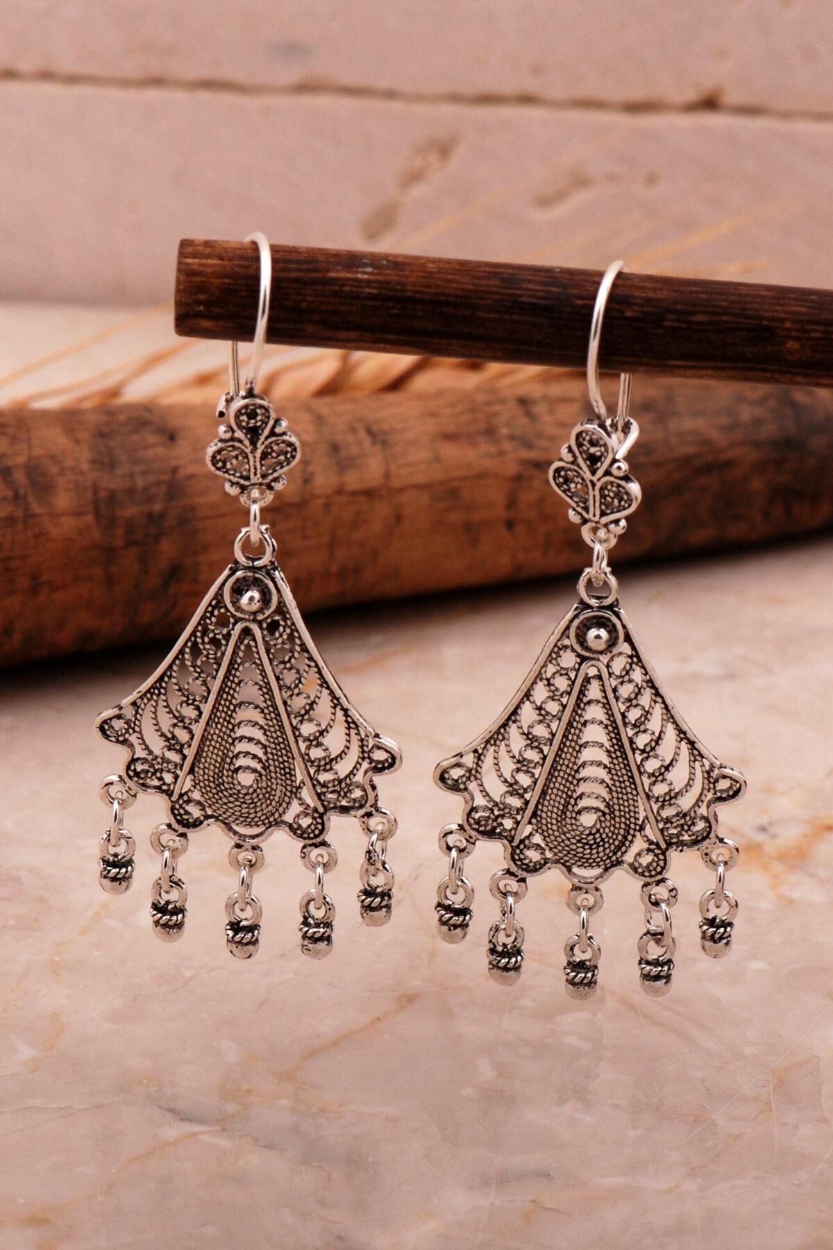 Sallantılı Tasarım Oksitli Elişi Gümüş Küpe 6835