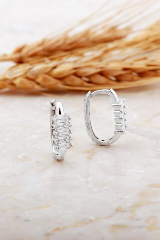 Baget Taşlı Oval Orta Boy Rodyumlu Gümüş Küpe 7190