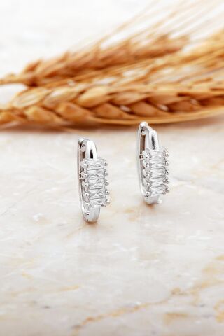 Baget Taşlı Oval Orta Boy Rodyumlu Gümüş Küpe 7190