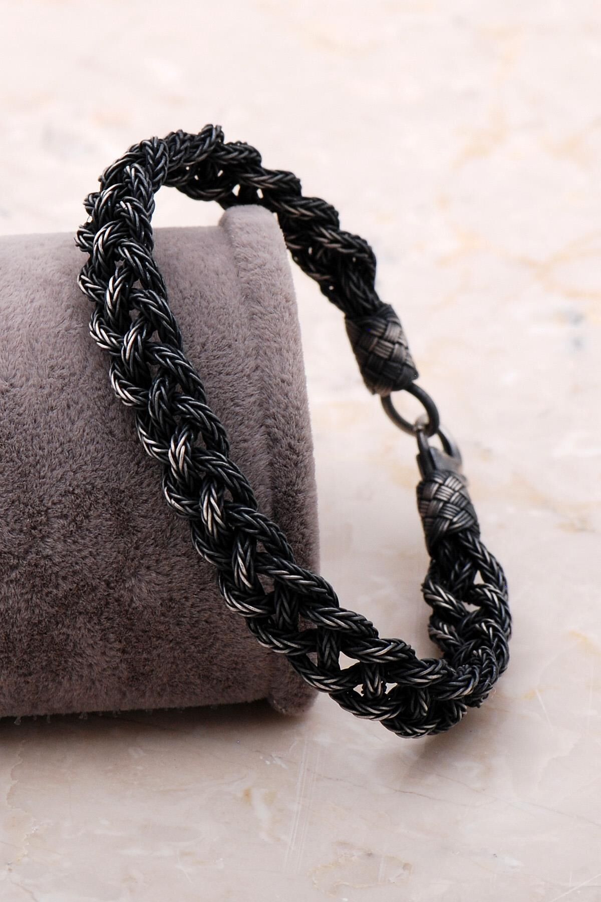 Kazaziye İşlemeli Örgü Gümüş Bileklik 3409