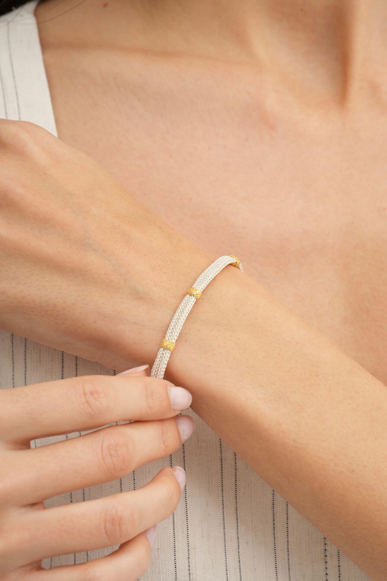 Kazaziye İşlemeli Tasarım Gümüş Bileklik 3238