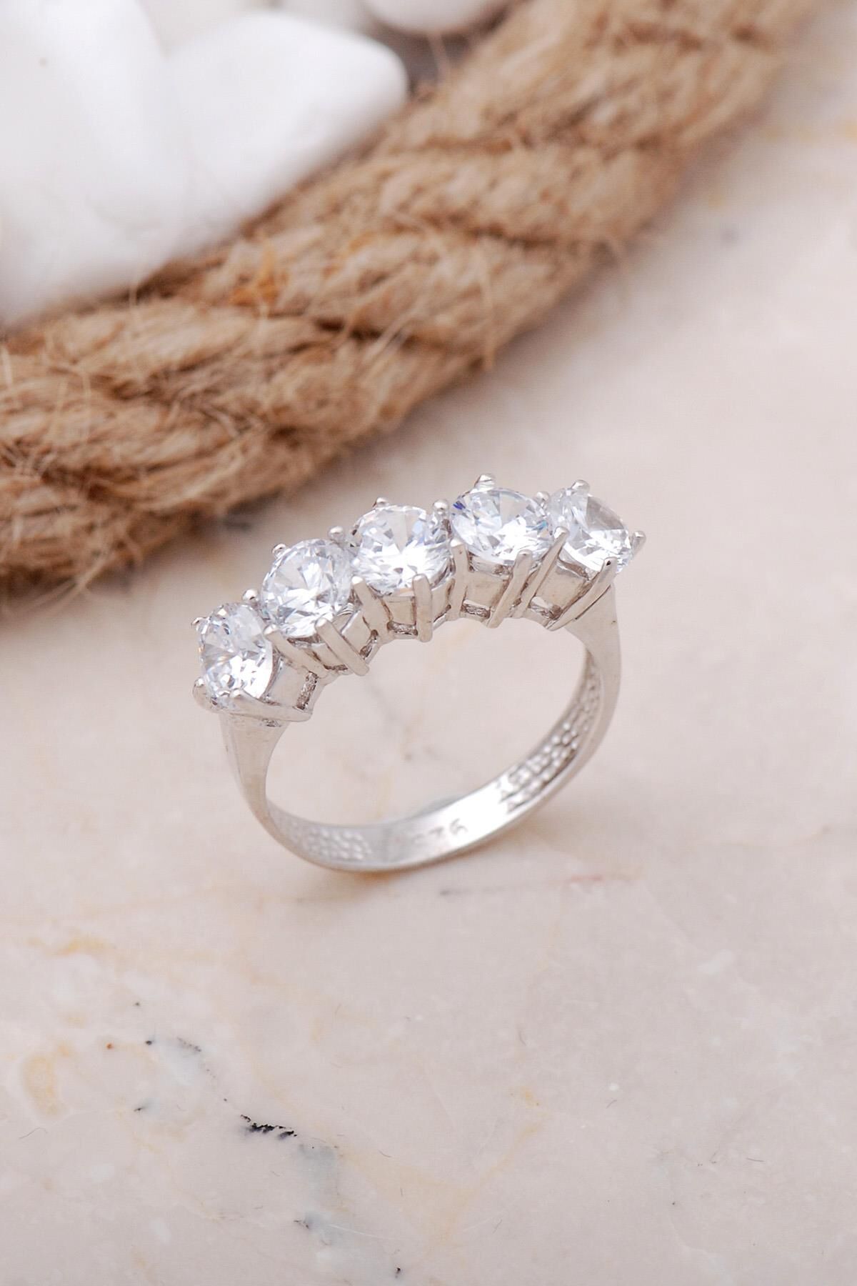 Beştaş Rodyumlu Gümüş Yüzük 3378