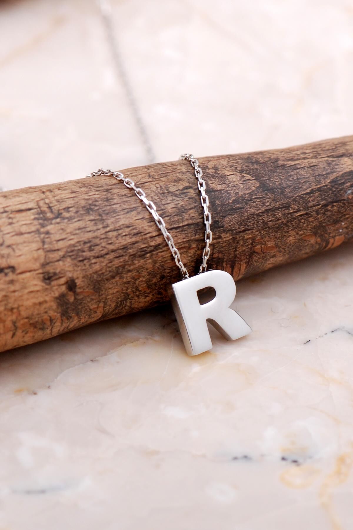 R Harfi Rodyumlu Gümüş Kolye 7895