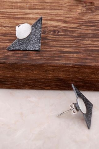 Üçgen Tasarım Elişi Gümüş Küpe 4056