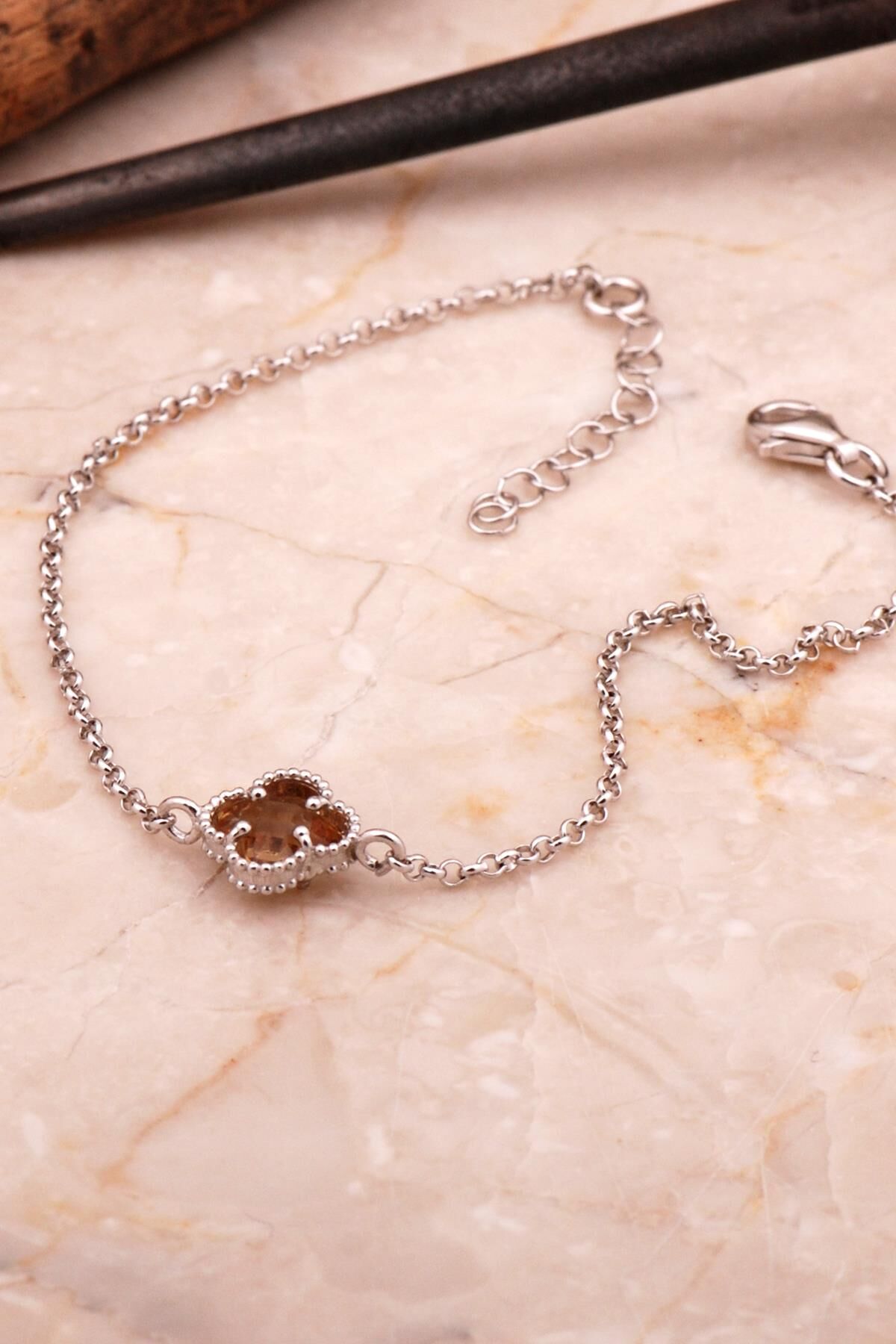 Renk Değiştiren Sultan Taşlı Yonca Rodyumlu Gümüş Bileklik 4590