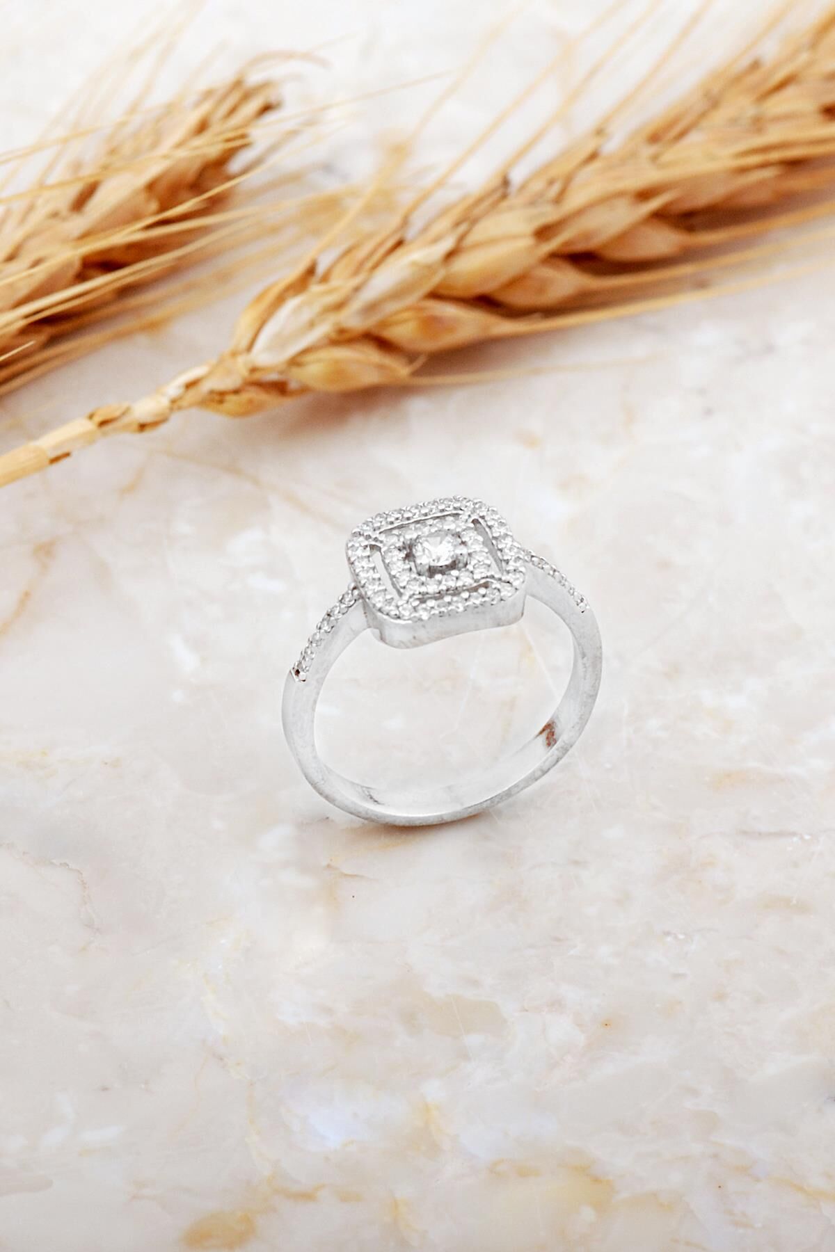 Taşlı Rodyumlu Gümüş Yüzük 5927