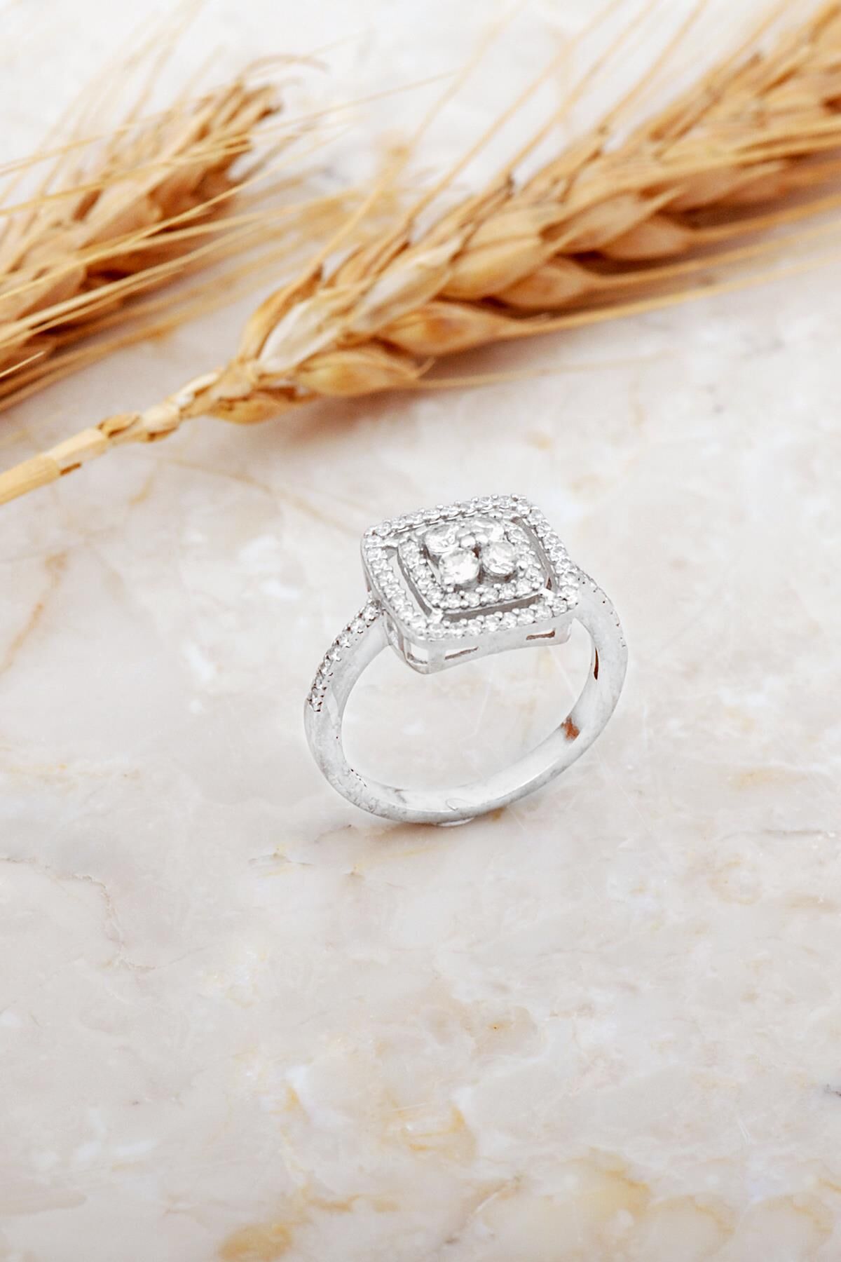 Yonca Taşlı Rodyumlu Gümüş Yüzük 5928