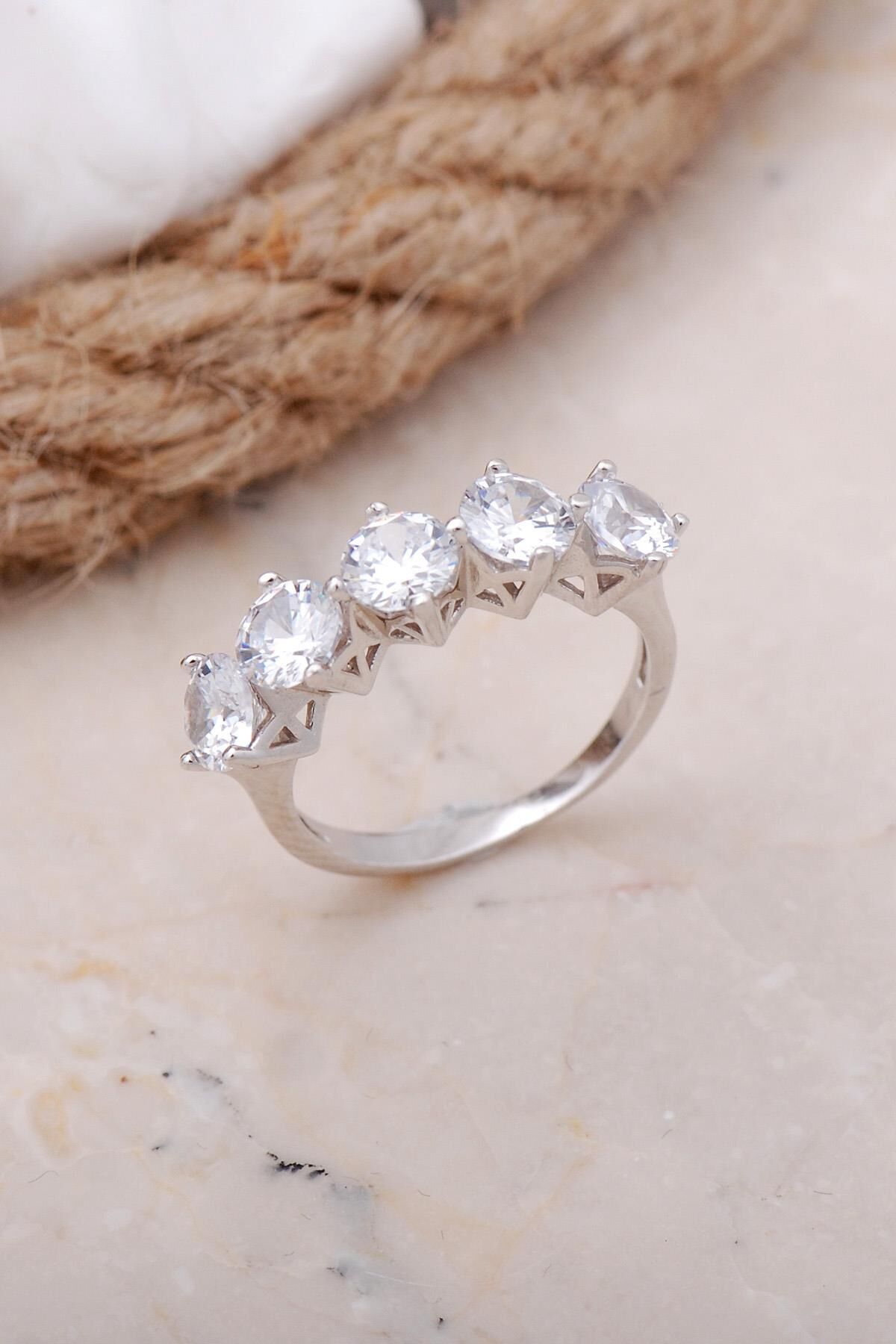 Beştaş Rodyumlu Gümüş Yüzük 3381