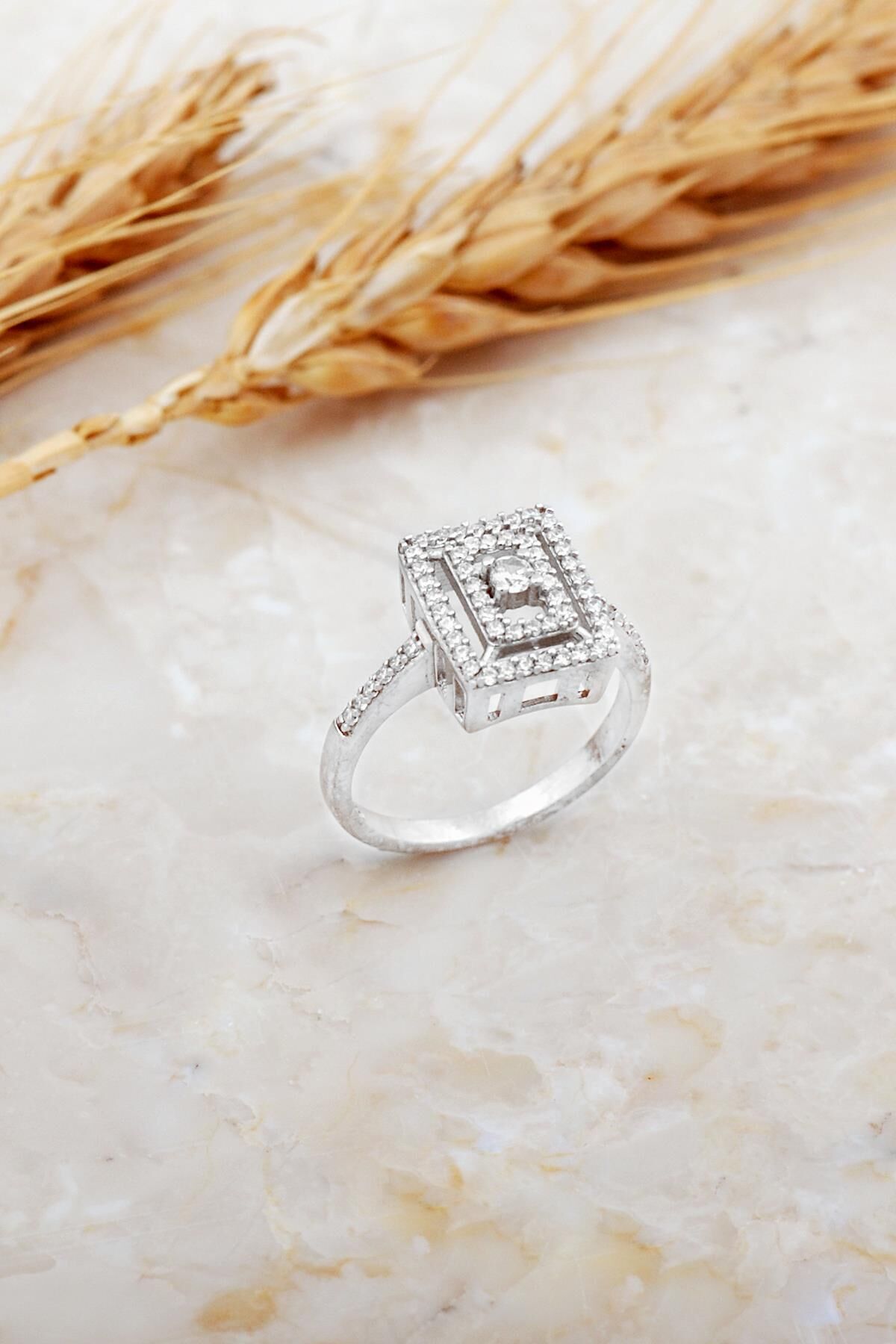 Taşlı Rodyumlu Gümüş Yüzük 5929