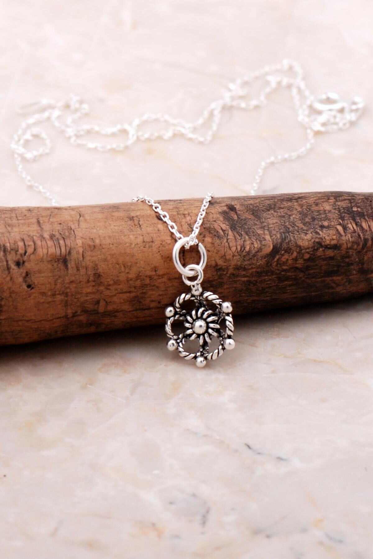 Telkari İşlemeli Elişi Gümüş Mini Çiçekli Kolye 7140