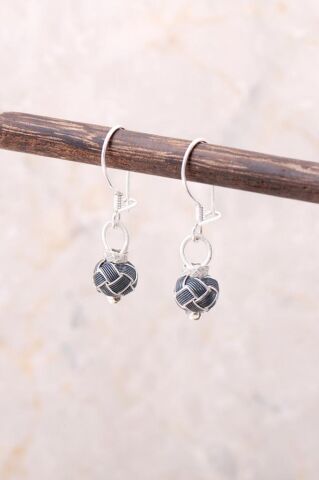 Kazaziye El Örmesi İki Renk Gümüş Küpe 225