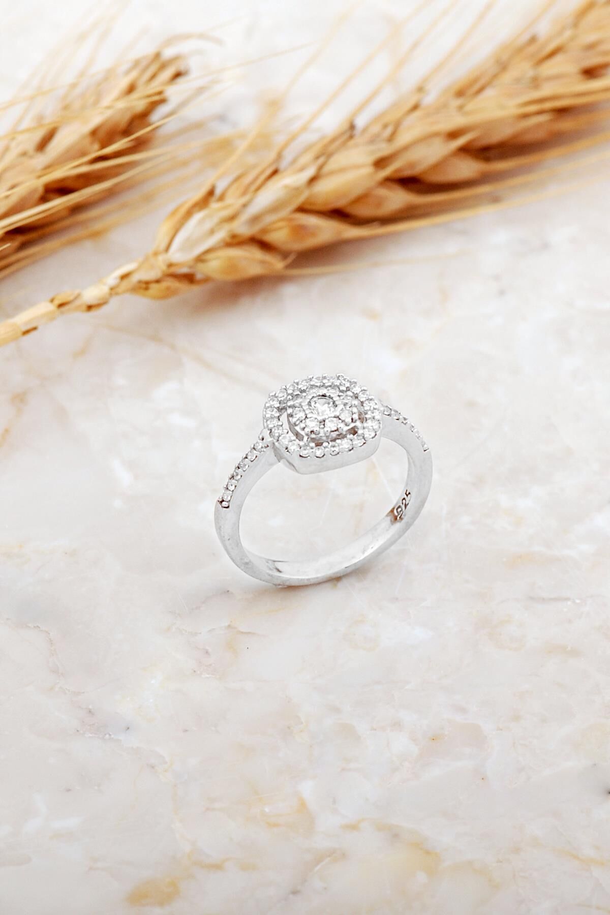 Taşlı Tasarım Rodyumlu Gümüş Yüzük 5933