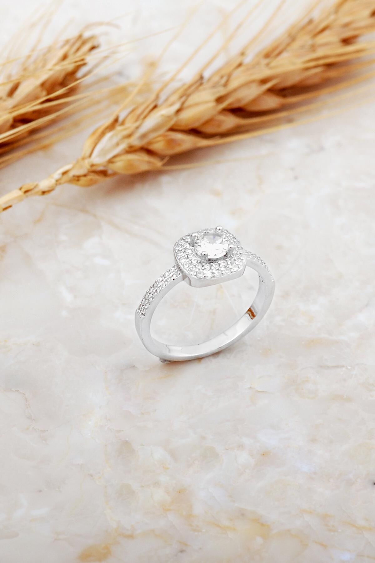 Taşlı Tasarım Rodyumlu Gümüş Yüzük 5934