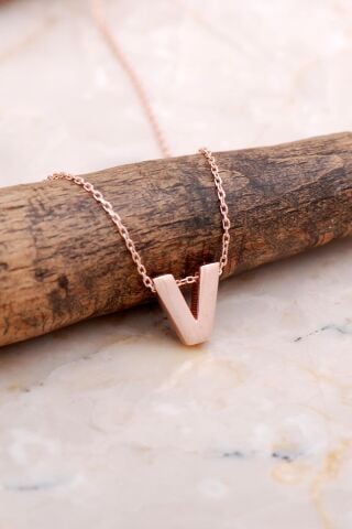 V Harfi Rose Gümüş Kolye 7911