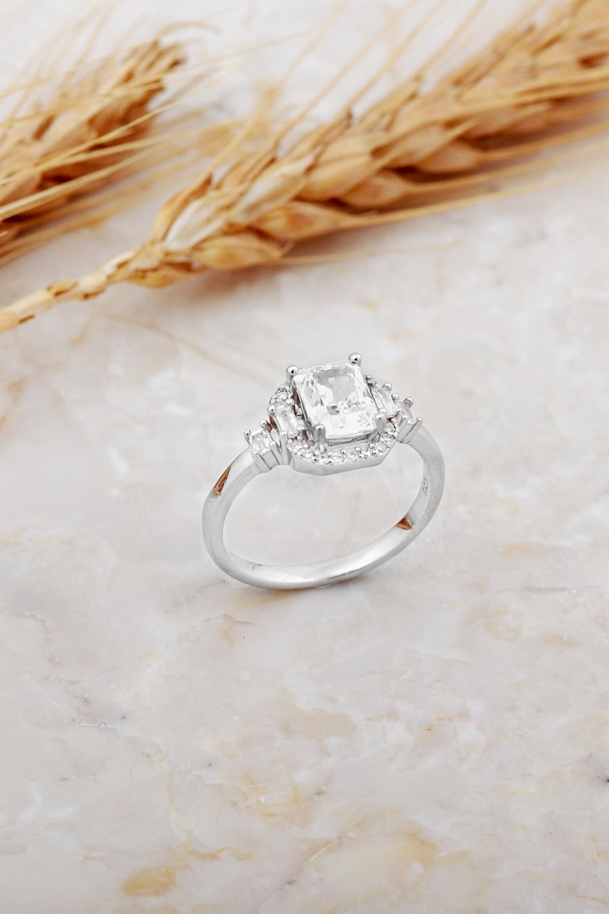 Baget Taşlı Rodyumlu Gümüş Yüzük 5937