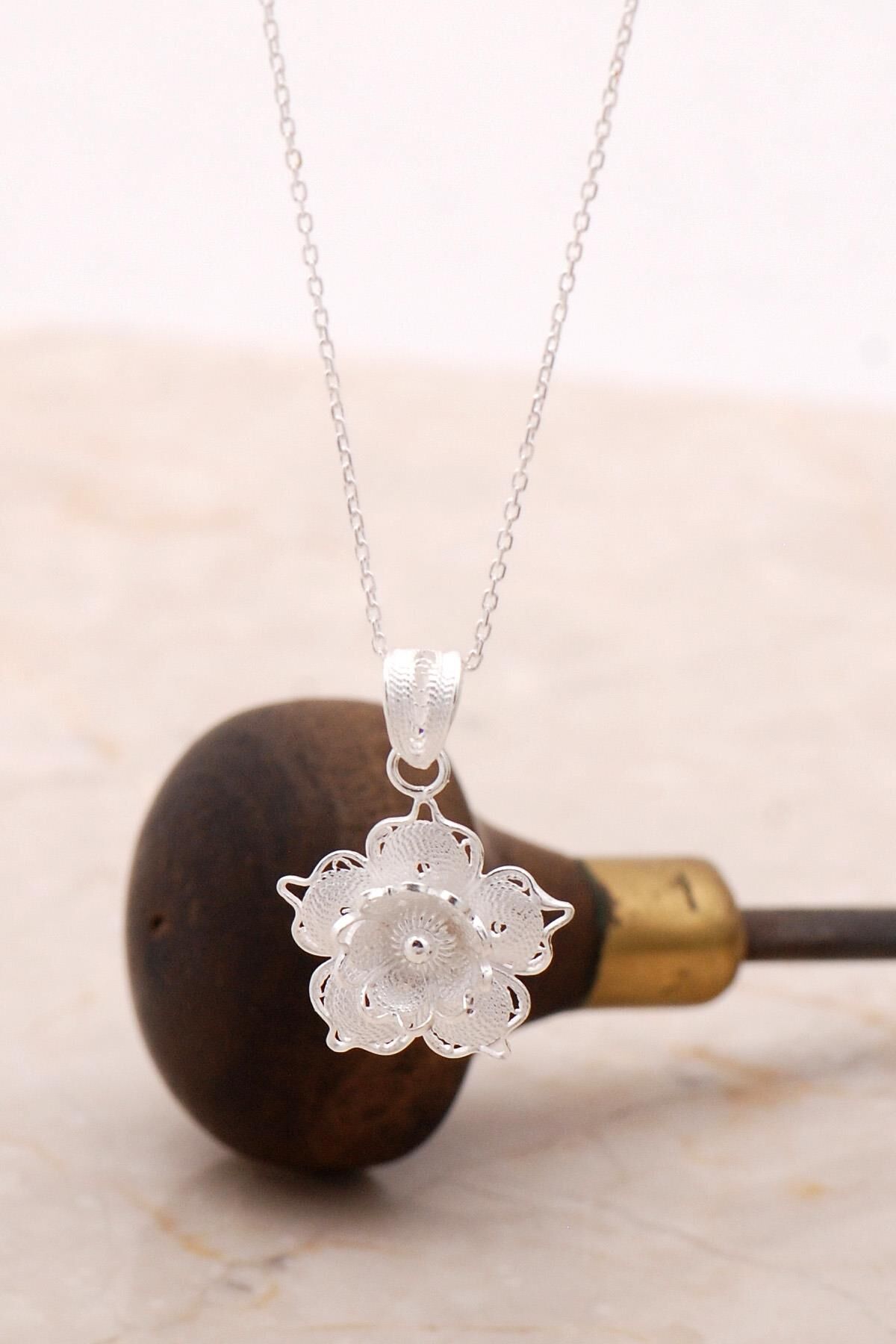 Telkari İşlemeli Gümüş Çiçekli Kolye 6890