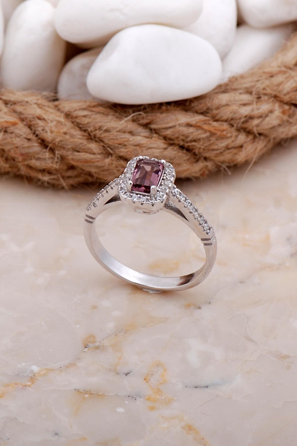 Ametist Taşlı Baget Rodyumlu Gümüş Yüzük 3538