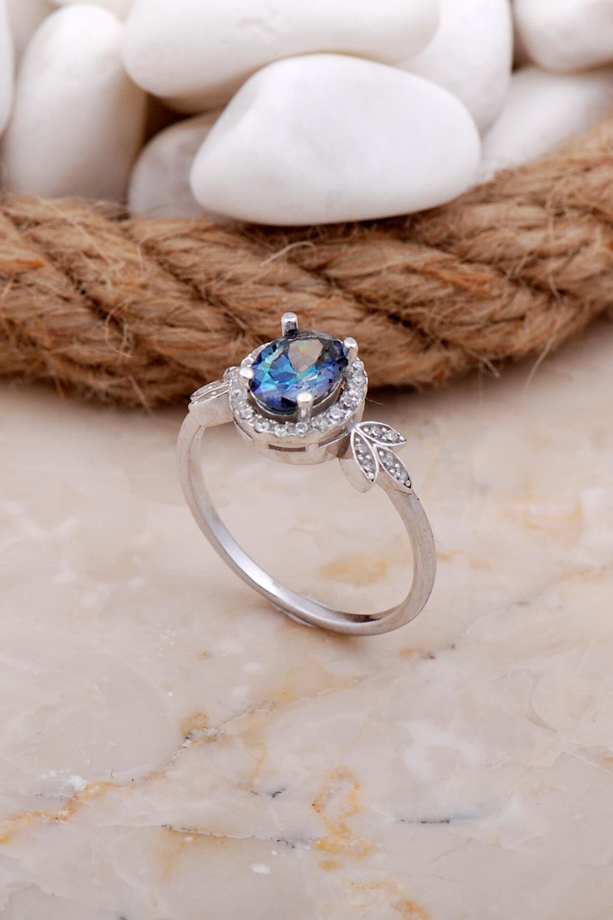 Mistik Topaz Taşlı Yaprak Rodyumlu Gümüş Yüzük 3542