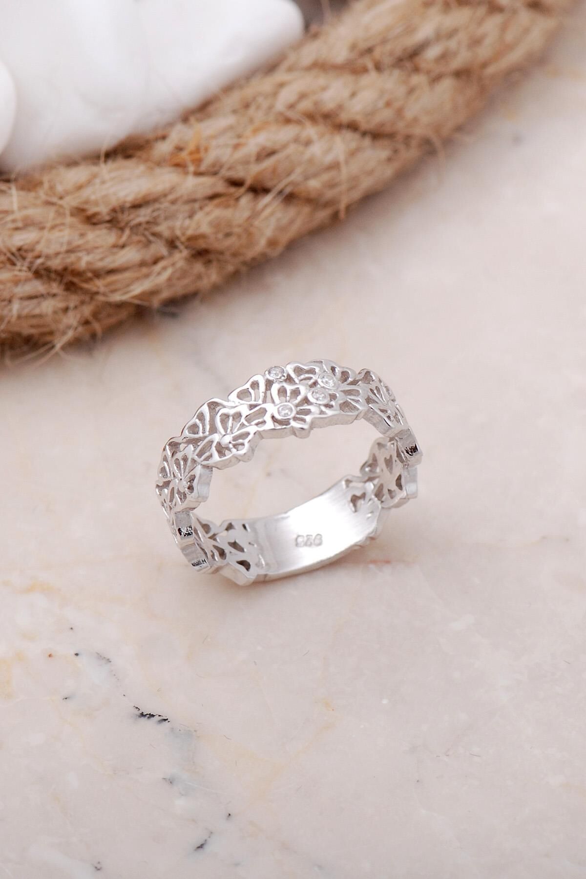 Çiçekli Rodyumlu Gümüş Yüzük 3411