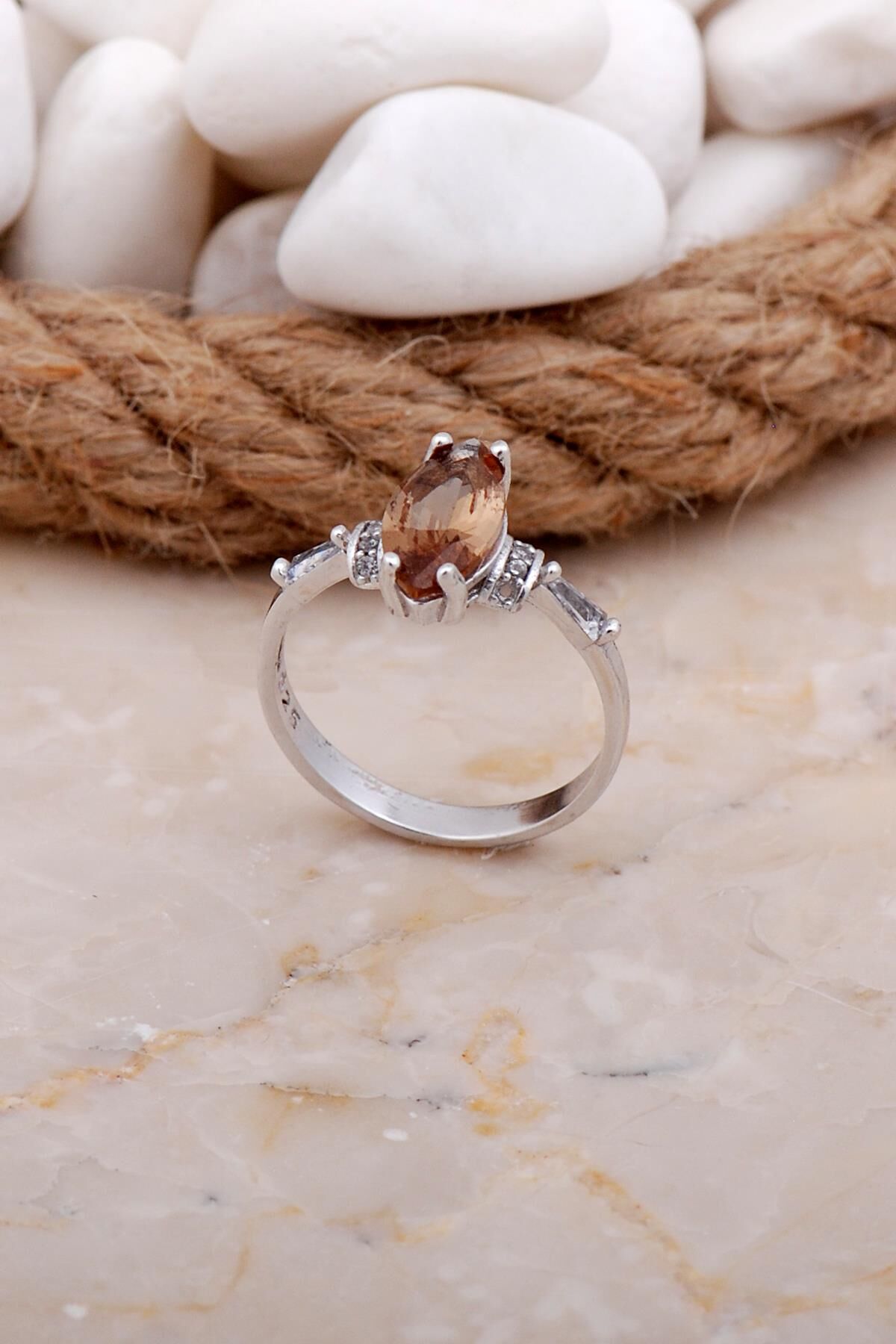 Renk Değiştiren Sultan Taşlı Mekik Rodyumlu Gümüş Yüzük 3553