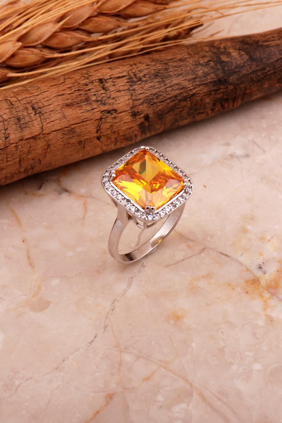 Topaz Taşlı Baget Rodyumlu Gümüş Yüzük 5770