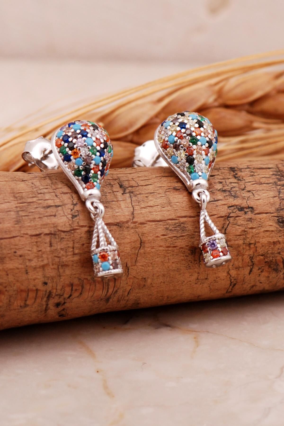 Uçan Balon Mix Taşlı Rodyumlu Gümüş Küpe 6873