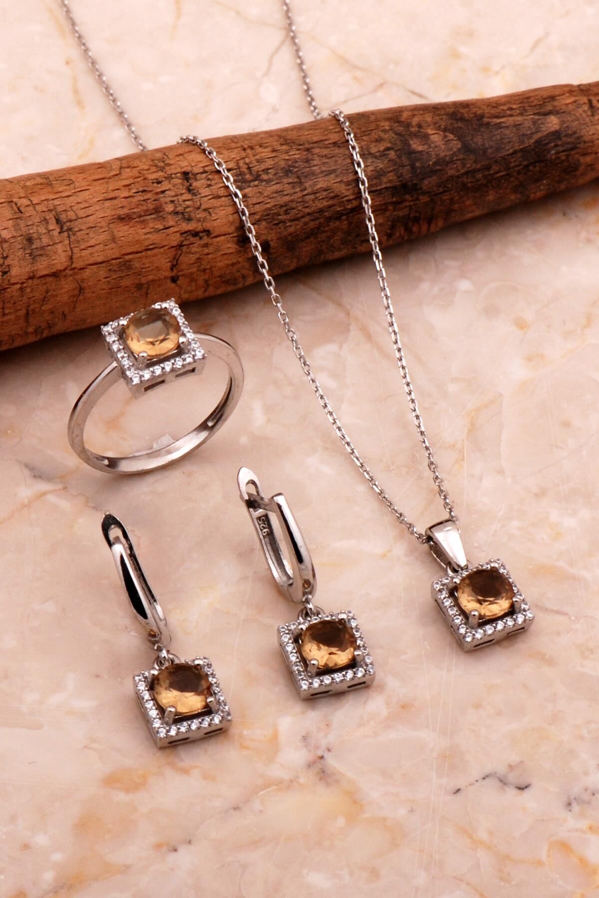 Renk Değiştiren Sultan Taşlı Rodyumlu Kare Gümüş Set 2771