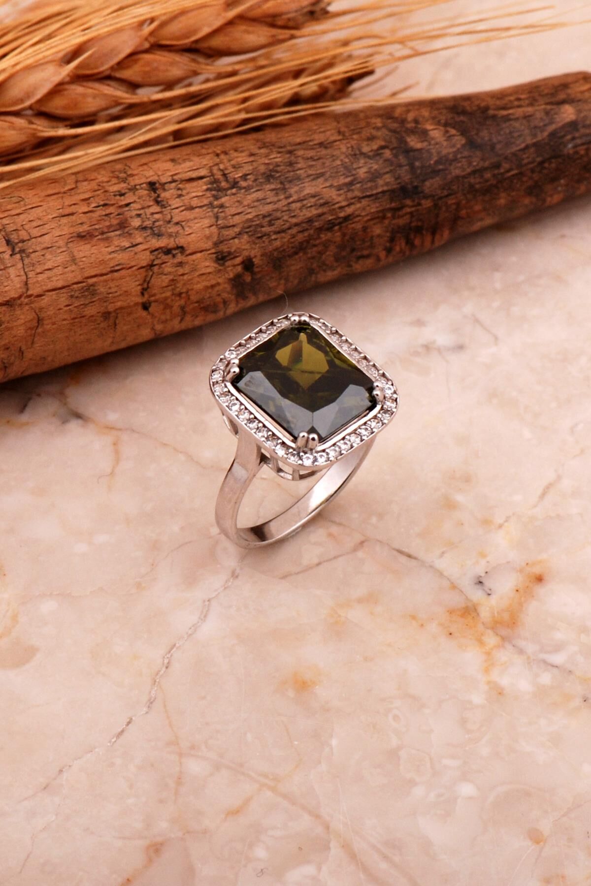 Peridot Taşlı Baget Rodyumlu Gümüş Yüzük 5771