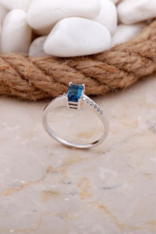 Safir Taşlı Baget Rodyumlu Gümüş Yüzük 3560