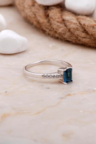 Safir Taşlı Baget Rodyumlu Gümüş Yüzük 3560