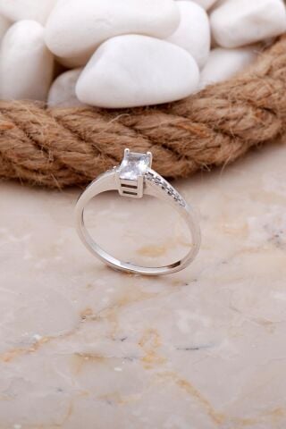 Zirkon Taşlı Baget Rodyumlu Gümüş Yüzük 3561