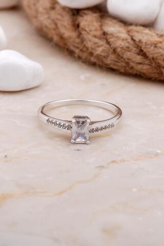 Zirkon Taşlı Baget Rodyumlu Gümüş Yüzük 3561