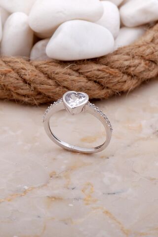 Kalp Tasarım Rodyumlu Gümüş Yüzük 3563