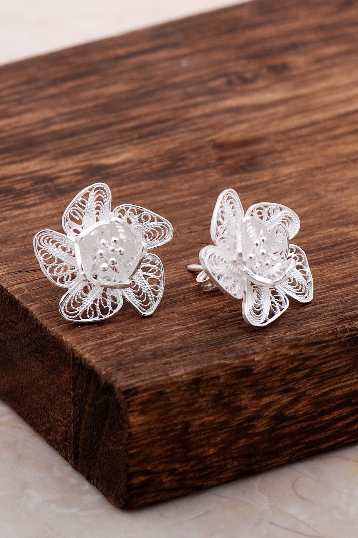 Telkari İşlemeli Gümüş Çiçekli Küpe 5004