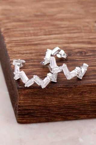 Baget Taşlı Zigzag Tasarım Gümüş Küpe 4072