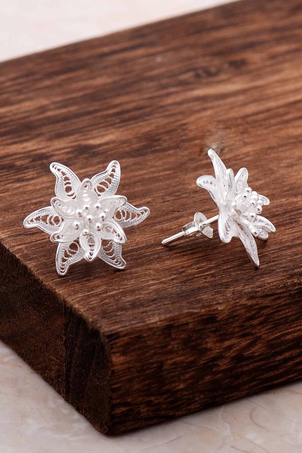 Telkari İşlemeli Gümüş Çiçekli Küpe 5005