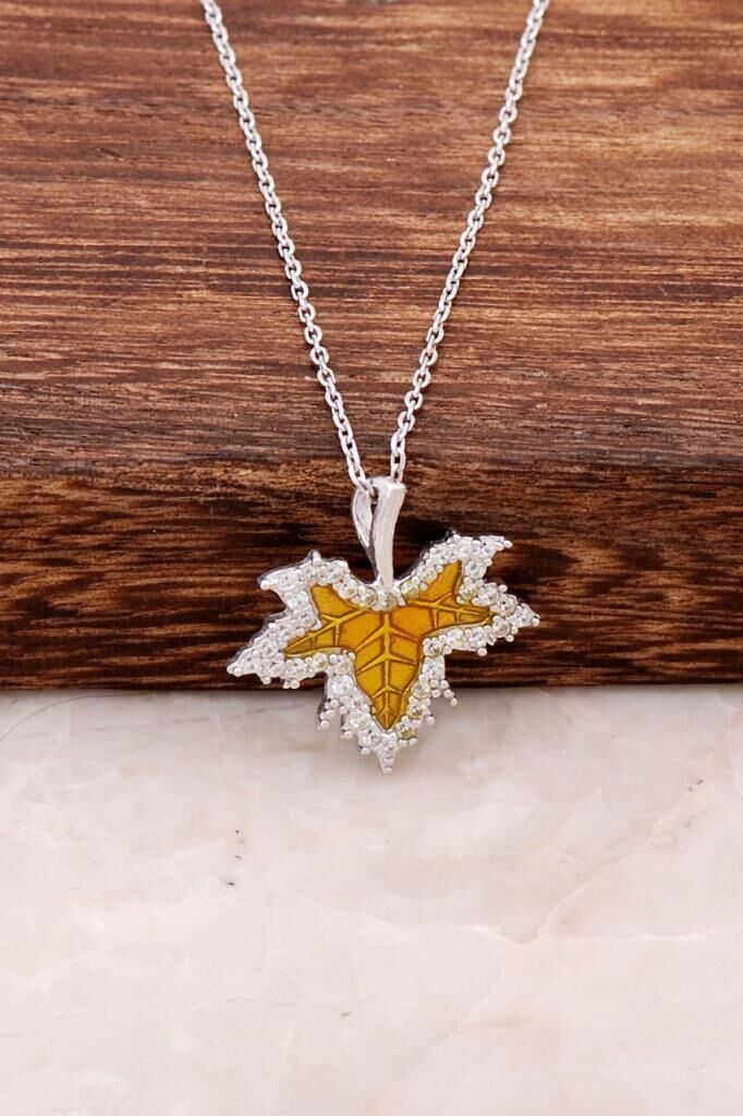 Çınar Yaprağı Mineli Tasarım Rodyumlu Gümüş Kolye 2762