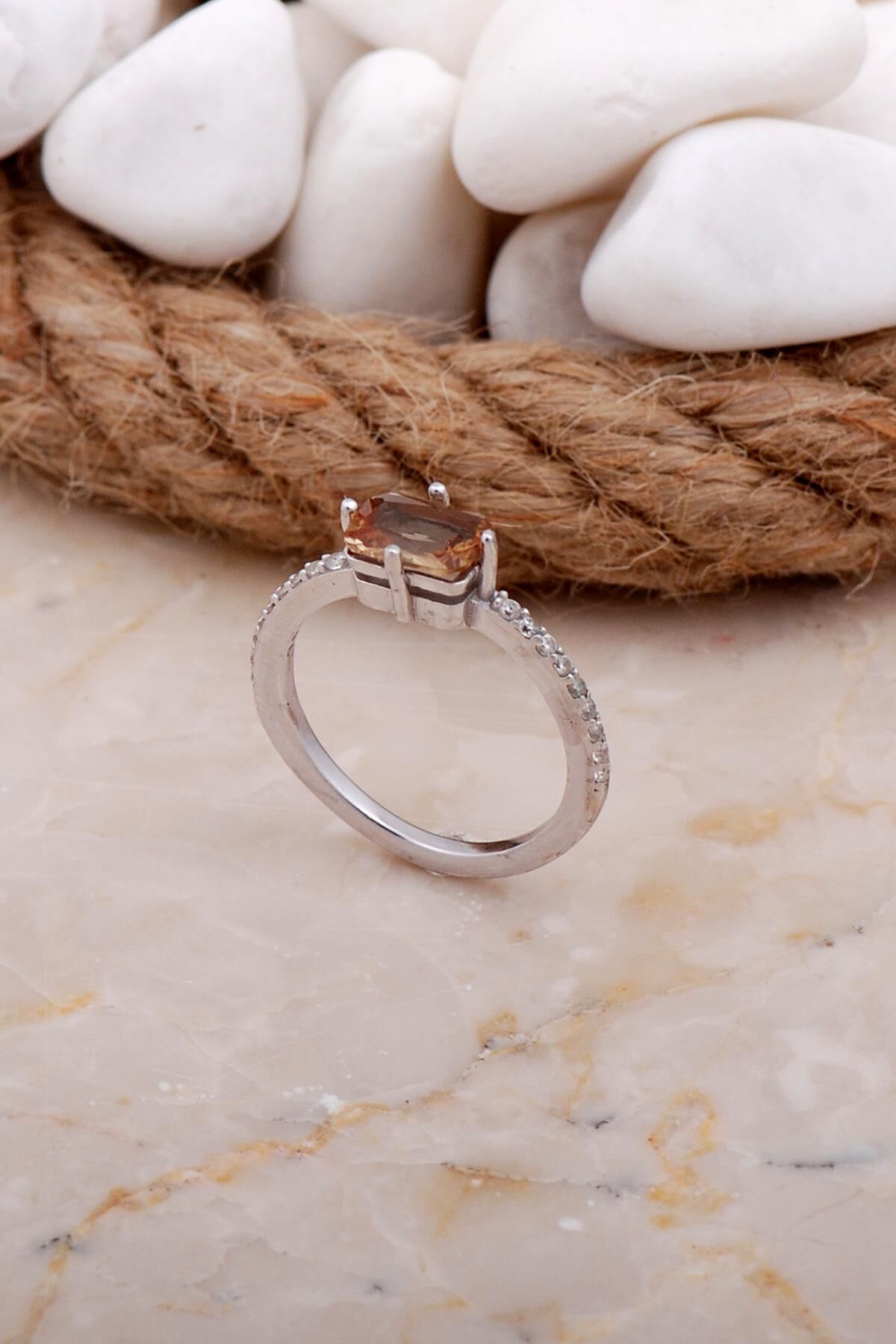 Renk Değiştiren Sultan Taşlı Rodyumlu Gümüş Yüzük 3569