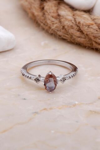 Renk Değiştiren Sultan Taşlı Rodyumlu Gümüş Yüzük 3570