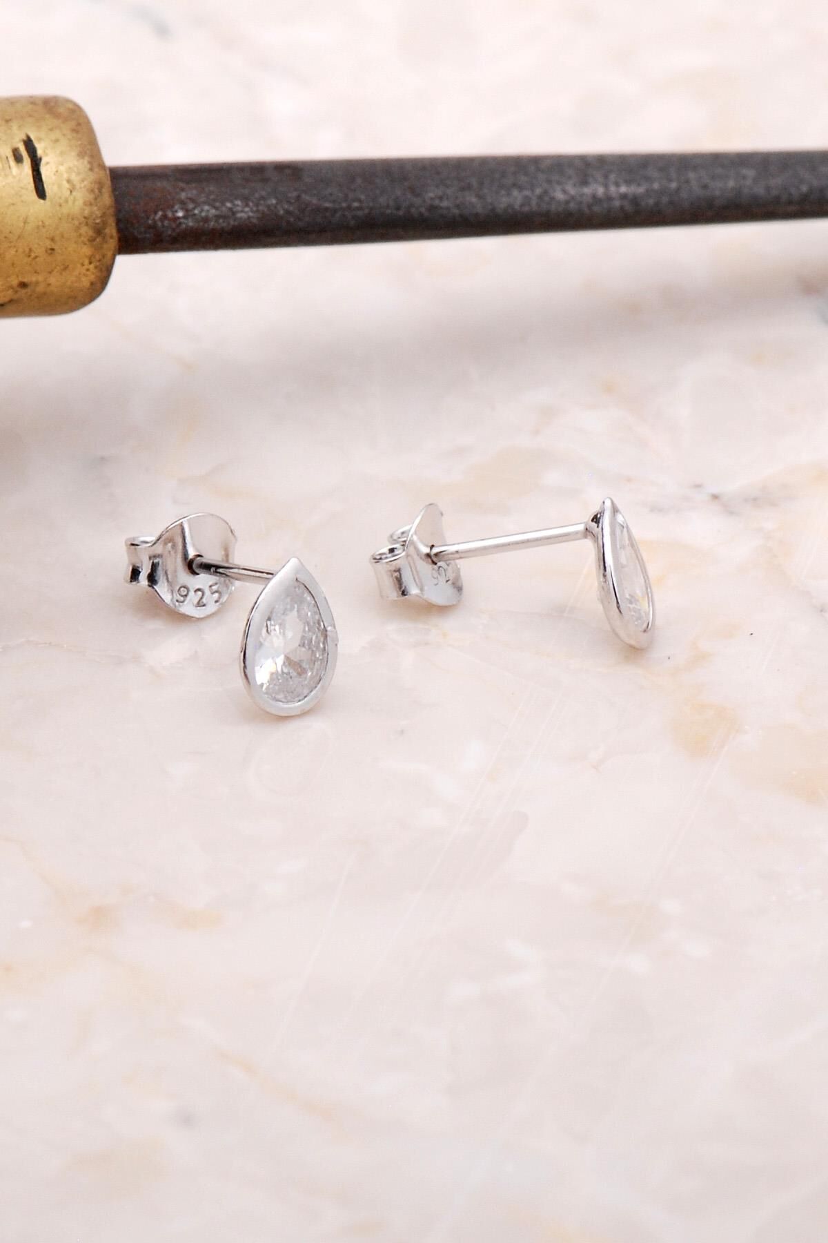 Zirkon Taşlı Tek Taş Gümüş Küpe 5023