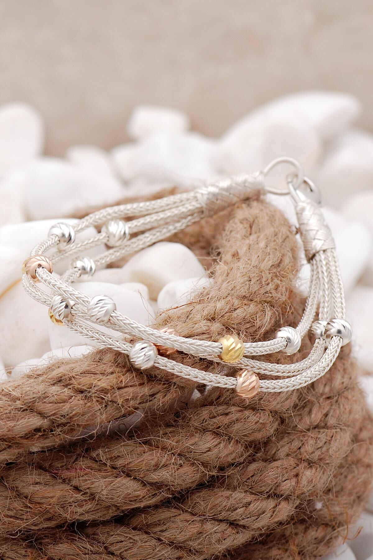 Kazaziye İşlemeli Dorissa Üçlü Elişi Gümüş Bileklik 3823