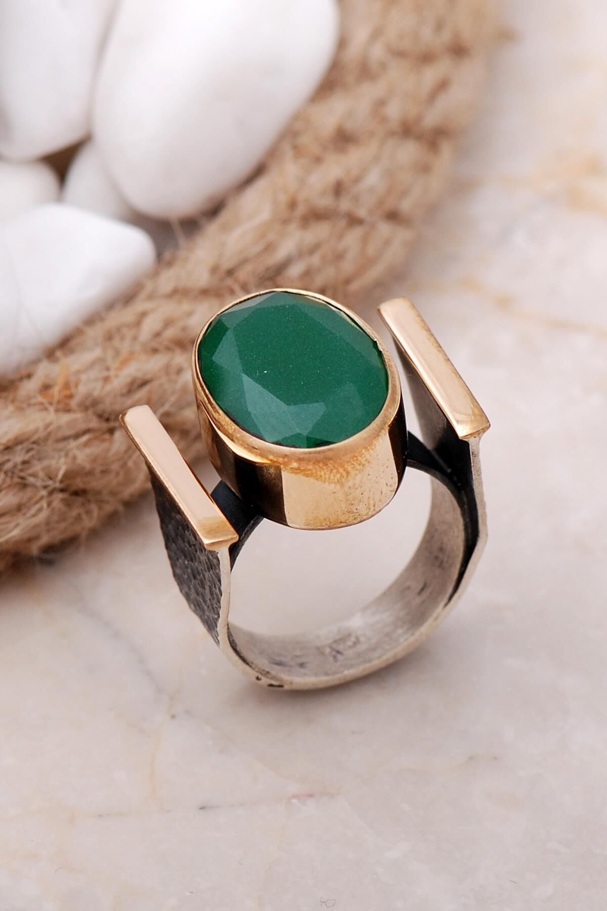 Kök Zümrüt Taşlı Çekiç Dövme Gümüş Yüzük 482