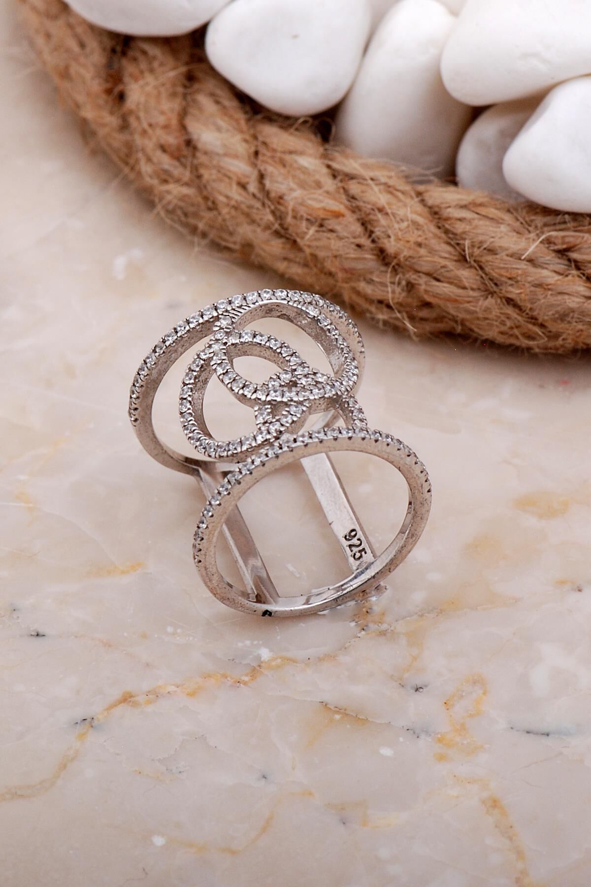 Tasarım Zirkon Taşlı Rodyumlu Uzun Gümüş Yüzük 3598