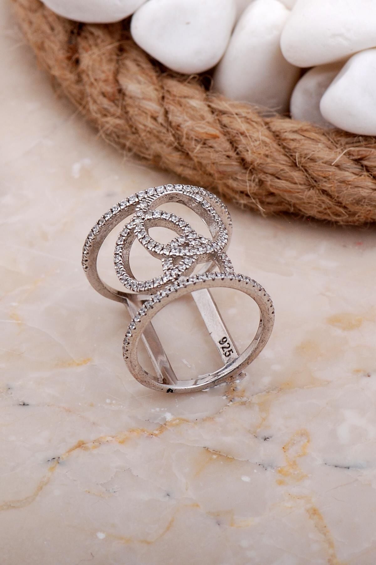 Tasarım Zirkon Taşlı Rodyumlu Uzun Gümüş Yüzük 3598